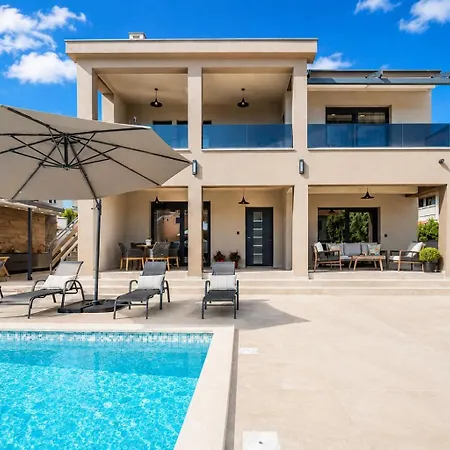 V&d Near Arena And Beautiful Beaches - By Istrabook Villa *